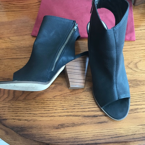 Four pairs of JustFab high heel shoes - Picture 5 of 6